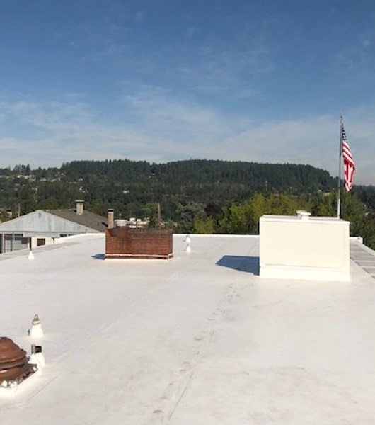 White TPO flat roof installtion on commmercial building in Portland, OR